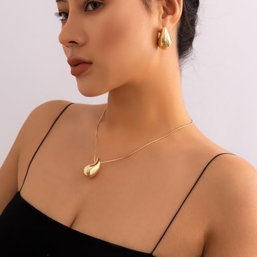 Stylish Waterdrop Pendant Earrings Necklace Set.